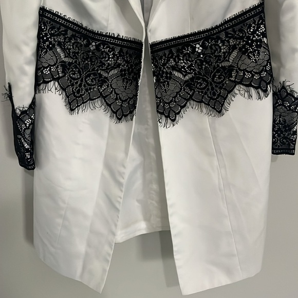 Elegant White and Black Lace Women's Coat - Picture 5 of 10